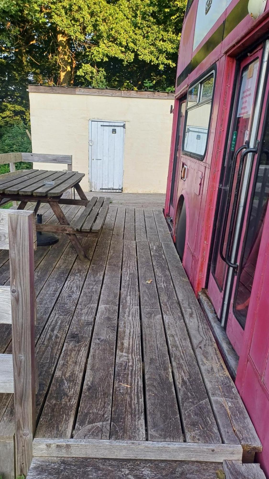 Insolite Bus Anglais Le Buckinghambus Saint-Philbert-sur-Risle Exterior foto